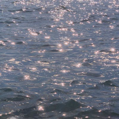 Capture of sunlight reflecting off the water surface in Tekirdağ, creating a glistening sea effect.
